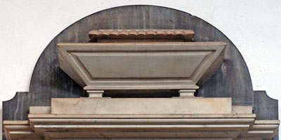 styist top of monument